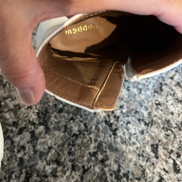 Steve Madden White short boots.NEW - Picture 7 of 7